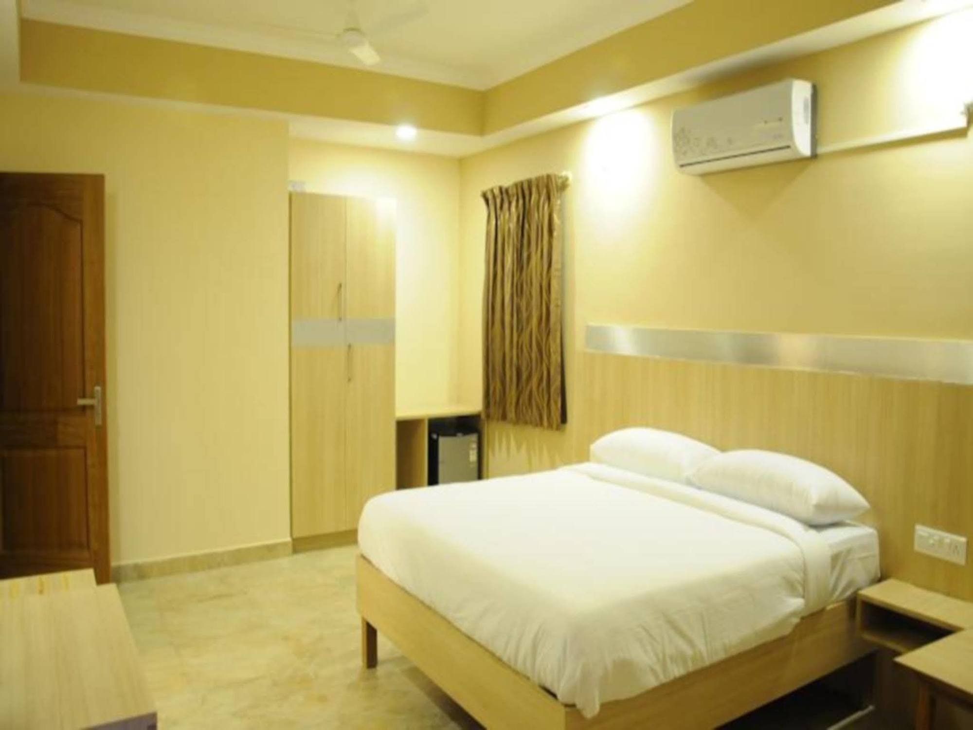 Hotel Royal Opera Bangalore Bagian luar foto
